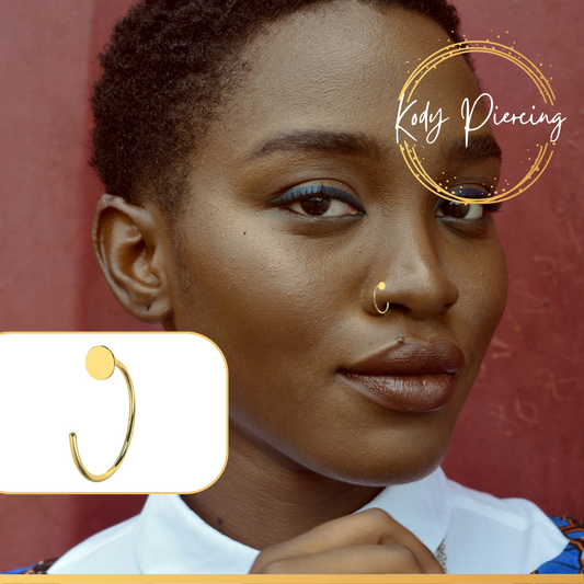 Minimaliste ou audacieux? KODY PIERCING Anneau Ouvert Or 9 carats Avec petit Disque Plat