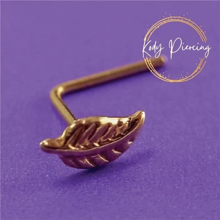 KODY PIERCING Tige en L en Or 9 Carats et Motif Feuille de 5mm